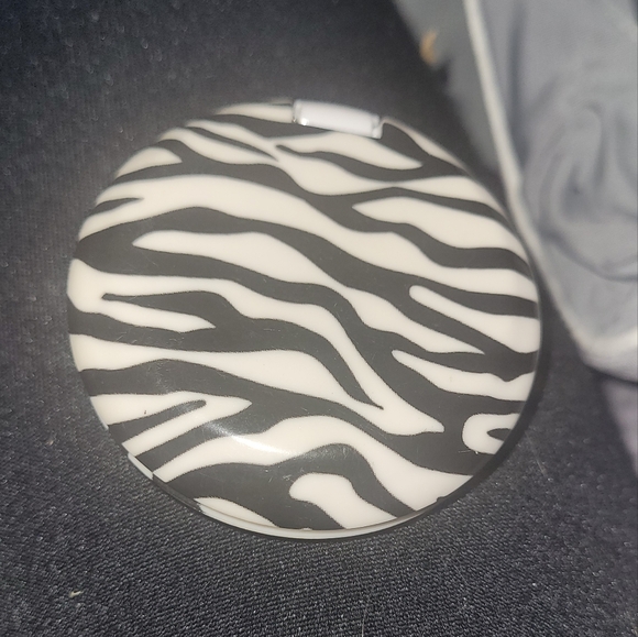 Zebra Compact Mirror - Picture 6 of 6